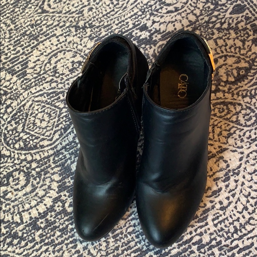 Adorable faux leather heeled booties